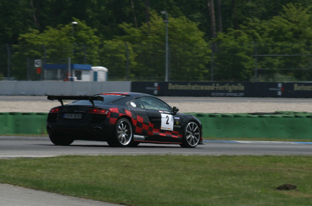 Audi R8 in der Box des Adria Raceway